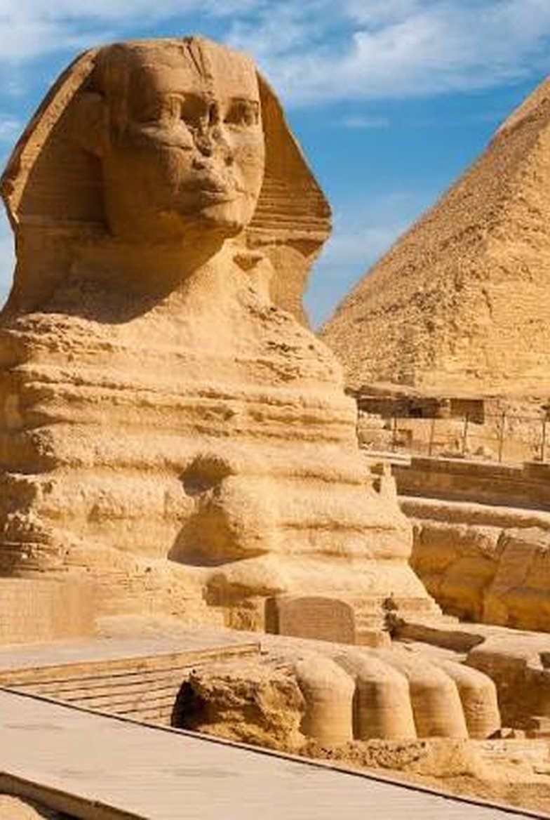 Giza Pyramids and Great Sphinx on a private Cairo tour from El Alamein